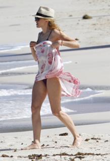 Naomi Watts feet photo thumbnail