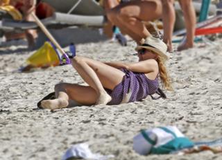 Naomi Watts feet photo thumbnail