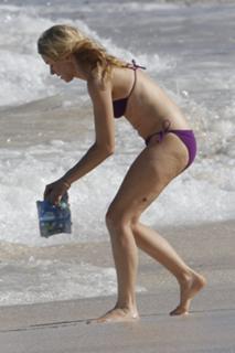 Naomi Watts feet photo thumbnail