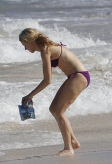 Naomi Watts feet photo thumbnail