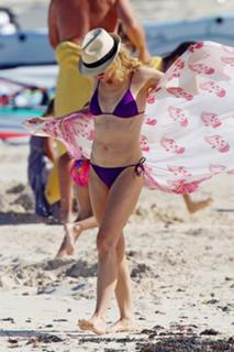 Naomi Watts feet photo thumbnail