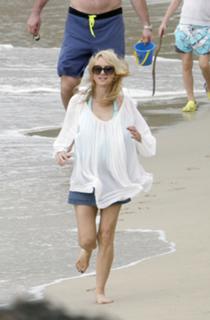 Naomi Watts feet photo thumbnail