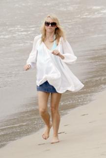 Naomi Watts feet photo thumbnail