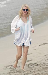 Naomi Watts feet photo thumbnail