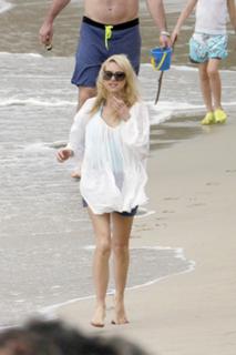 Naomi Watts feet photo thumbnail