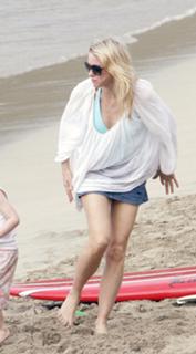 Naomi Watts feet photo thumbnail