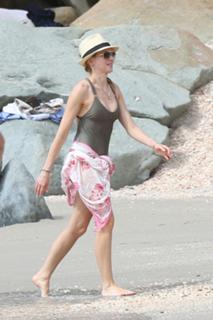 Naomi Watts feet photo thumbnail
