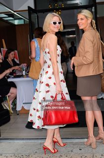 Naomi Watts feet photo thumbnail