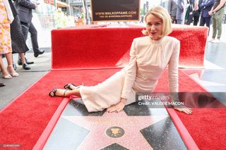 Naomi Watts feet photo thumbnail