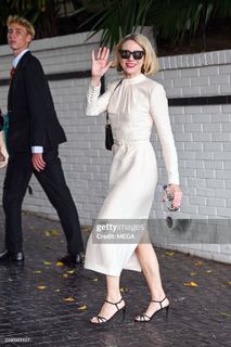 Naomi Watts feet photo thumbnail