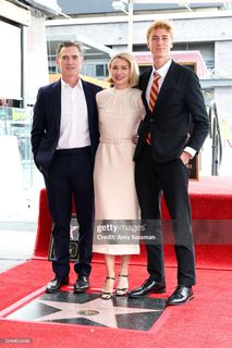 Naomi Watts feet photo thumbnail