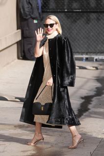 Naomi Watts feet photo thumbnail