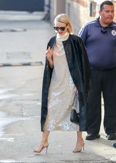 Naomi Watts feet photo thumbnail