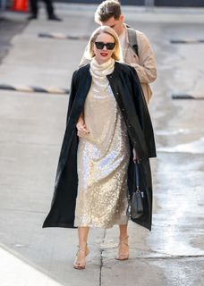 Naomi Watts feet photo thumbnail