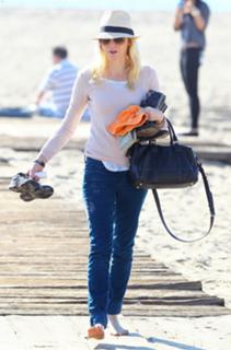 Naomi Watts feet photo thumbnail