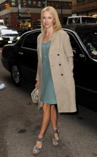 Naomi Watts feet photo thumbnail