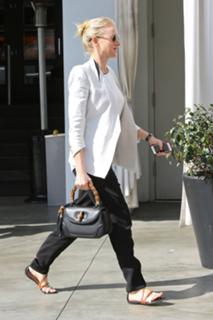 Naomi Watts feet photo thumbnail