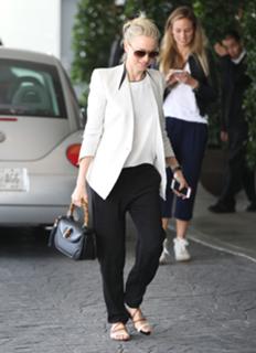 Naomi Watts feet photo thumbnail