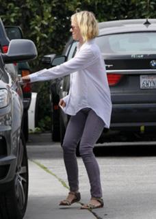 Naomi Watts feet photo thumbnail