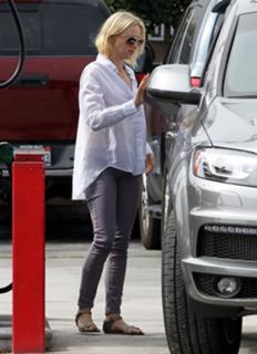 Naomi Watts feet photo thumbnail