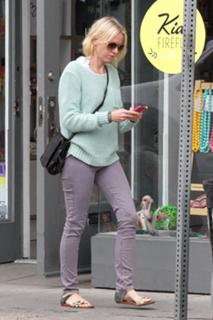 Naomi Watts feet photo thumbnail