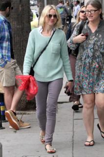 Naomi Watts feet photo thumbnail