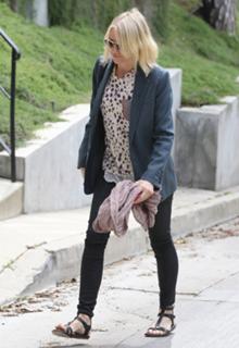 Naomi Watts feet photo thumbnail