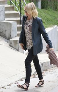 Naomi Watts feet photo thumbnail