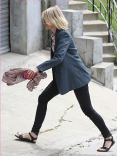 Naomi Watts feet photo thumbnail