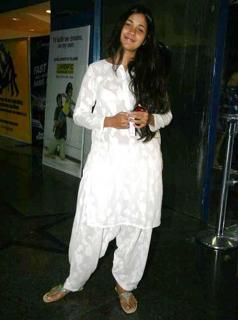 Narayani Shastri feet photo 16