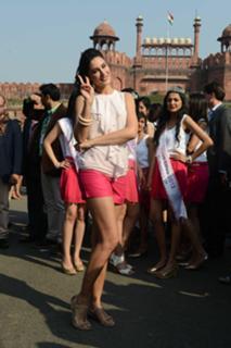 Nargis Fakhri feet photo thumbnail