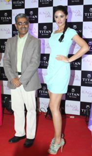 Nargis Fakhri feet photo thumbnail