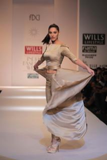 Nargis Fakhri feet photo thumbnail