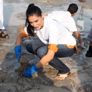 Nargis Fakhri feet photo thumbnail