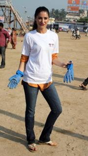 Nargis Fakhri feet photo thumbnail