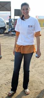 Nargis Fakhri feet photo thumbnail
