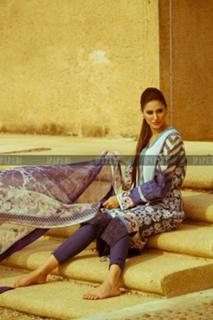 Nargis Fakhri feet photo thumbnail