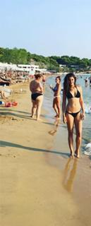Nargis Fakhri feet photo thumbnail