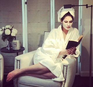 Nargis Fakhri feet photo thumbnail