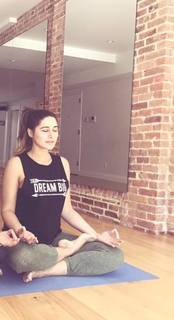 Nargis Fakhri feet photo thumbnail