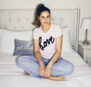 Nargis Fakhri feet photo thumbnail