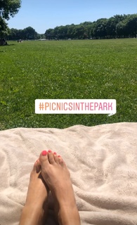 Nargis Fakhri feet photo thumbnail