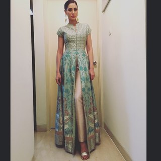 Nargis Fakhri feet photo thumbnail