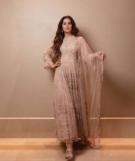 Nargis Fakhri feet photo thumbnail