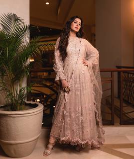 Nargis Fakhri feet photo thumbnail