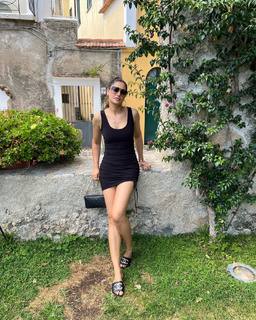 Nargis Fakhri feet photo thumbnail