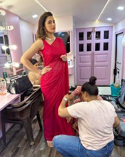 Nargis Fakhri feet photo thumbnail