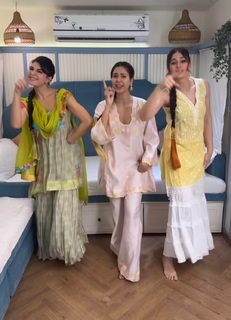 Nargis Fakhri feet photo thumbnail