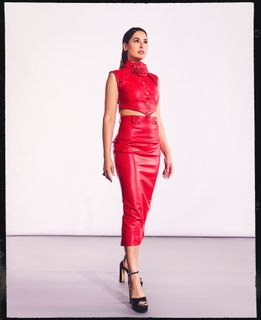 Nargis Fakhri feet photo thumbnail