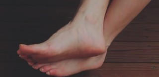 Nashiko Momotsuki feet photo 9
